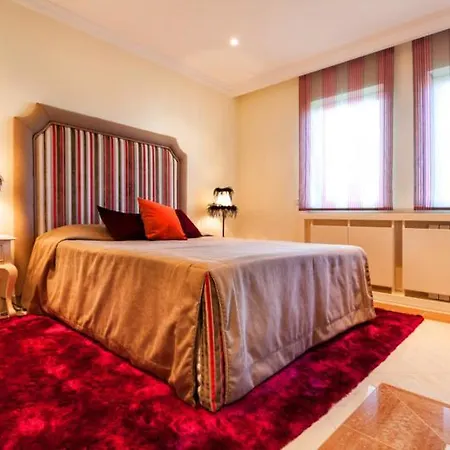Sleeps 12 Pool Air Con Wifi *